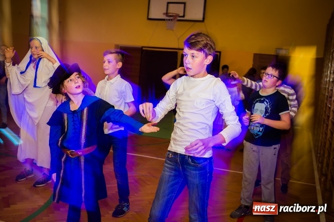 Zdjęcie w galerii na portalu naszraciborz.pl: Bal wszystkich świętych w SP 13 wiadomości z regionu