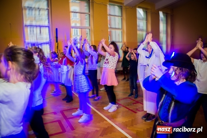 Zdjęcie w galerii na portalu naszraciborz.pl: Bal wszystkich świętych w SP 13 wiadomości z regionu