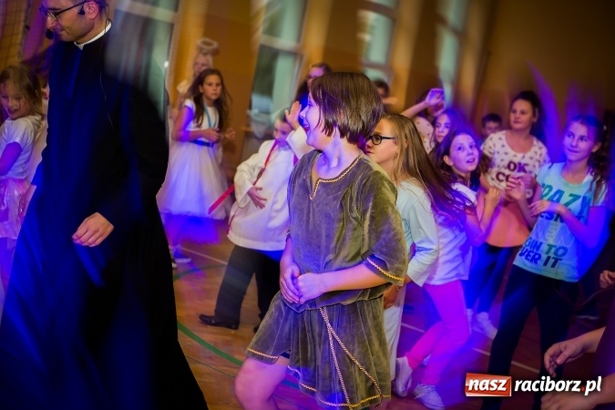 Zdjęcie w galerii na portalu naszraciborz.pl: Bal wszystkich świętych w SP 13 wiadomości z regionu
