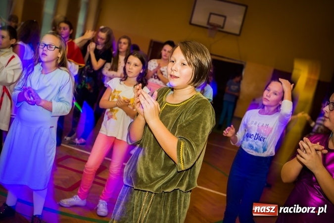 Zdjęcie w galerii na portalu naszraciborz.pl: Bal wszystkich świętych w SP 13 wiadomości z regionu