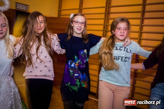 Zdjęcie w galerii na portalu naszraciborz.pl: Bal wszystkich świętych w SP 13 wiadomości z regionu