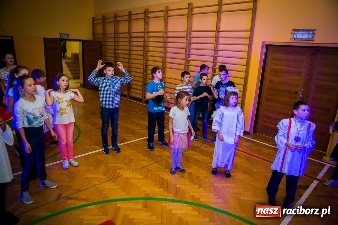 Zdjęcie w galerii na portalu naszraciborz.pl: Bal wszystkich świętych w SP 13 wiadomości z regionu