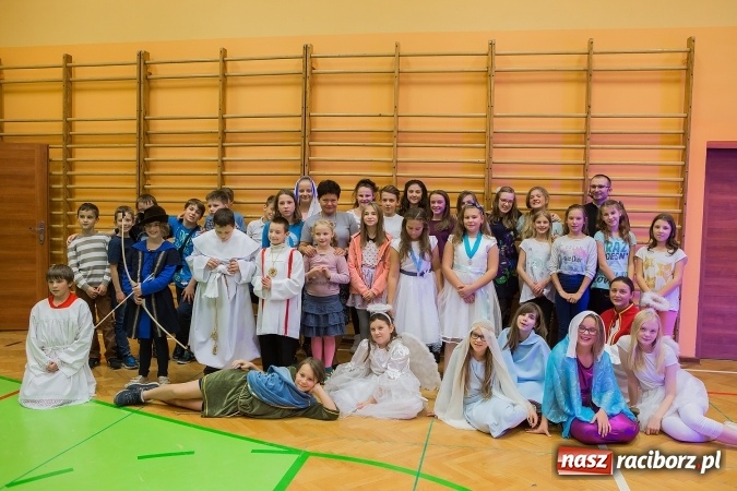 Zdjęcie w galerii na portalu naszraciborz.pl: Bal wszystkich świętych w SP 13 wiadomości z regionu