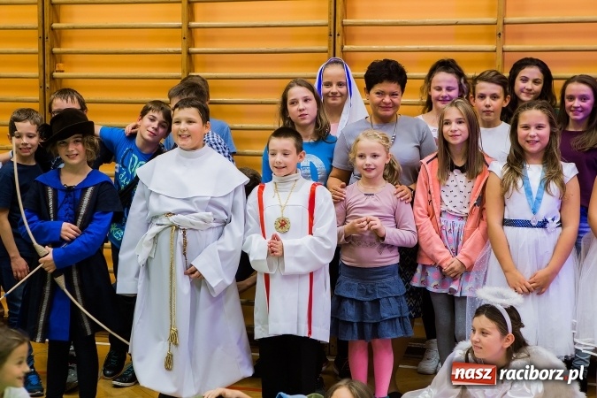 Zdjęcie w galerii na portalu naszraciborz.pl: Bal wszystkich świętych w SP 13 wiadomości z regionu