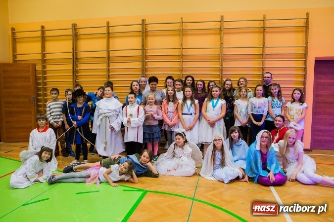 Zdjęcie w galerii na portalu naszraciborz.pl: Bal wszystkich świętych w SP 13 wiadomości z regionu