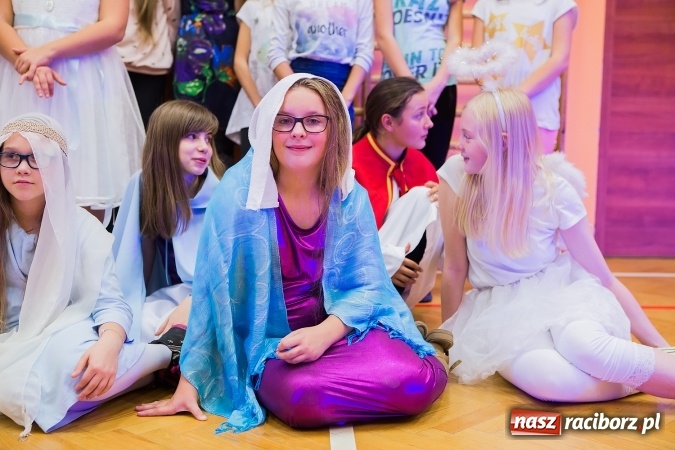 Zdjęcie w galerii na portalu naszraciborz.pl: Bal wszystkich świętych w SP 13 wiadomości z regionu