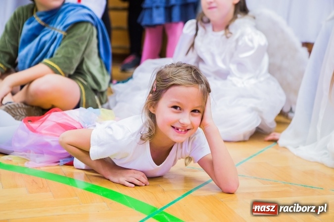 Zdjęcie w galerii na portalu naszraciborz.pl: Bal wszystkich świętych w SP 13 wiadomości z regionu