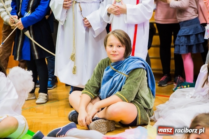 Zdjęcie w galerii na portalu naszraciborz.pl: Bal wszystkich świętych w SP 13 wiadomości z regionu