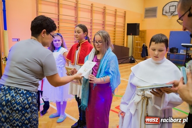 Zdjęcie w galerii na portalu naszraciborz.pl: Bal wszystkich świętych w SP 13 wiadomości z regionu