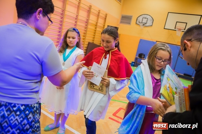 Zdjęcie w galerii na portalu naszraciborz.pl: Bal wszystkich świętych w SP 13 wiadomości z regionu