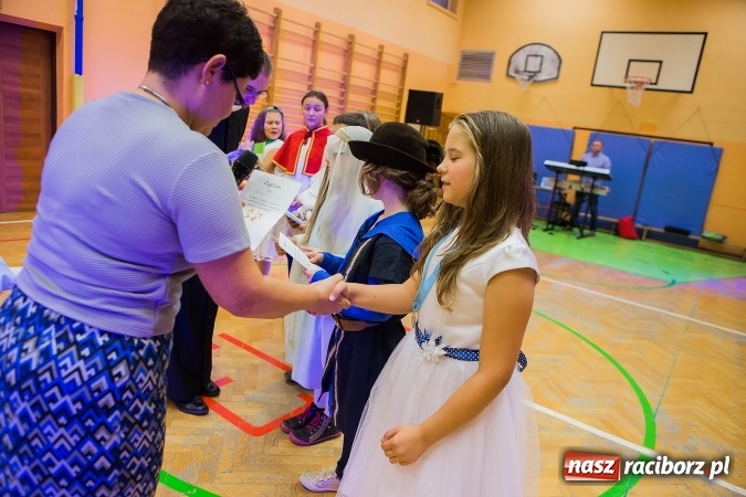 Zdjęcie w galerii na portalu naszraciborz.pl: Bal wszystkich świętych w SP 13 wiadomości z regionu
