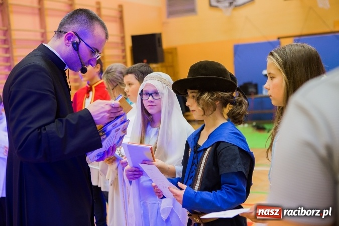 Zdjęcie w galerii na portalu naszraciborz.pl: Bal wszystkich świętych w SP 13 wiadomości z regionu