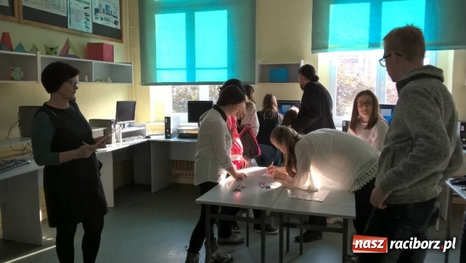 Zdjęcie w galerii na portalu naszraciborz.pl: Tydzień Kodowania w Gimnazjum nr 5 - szkoła kolejny raz włączyła się w Code Week wiadomości z regionu