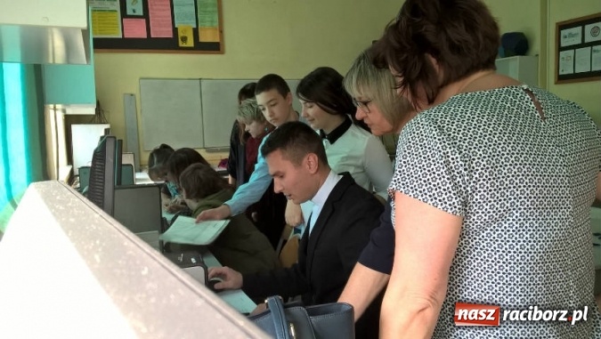 Zdjęcie w galerii na portalu naszraciborz.pl: Tydzień Kodowania w Gimnazjum nr 5 - szkoła kolejny raz włączyła się w Code Week wiadomości z regionu