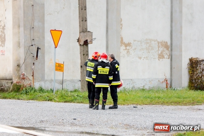 Zdjęcie w galerii na portalu naszraciborz.pl: Ogromny pożar hali przy ul. Zakładowej w Raciborzu Brzeziu. Byliśmy na miejscu od początku akcji. FOTO I WIDEO wiadomości z regionu