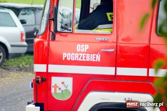 Zdjęcie w galerii na portalu naszraciborz.pl: Ogromny pożar hali przy ul. Zakładowej w Raciborzu Brzeziu. Byliśmy na miejscu od początku akcji. FOTO I WIDEO wiadomości z regionu