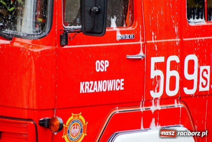 Zdjęcie w galerii na portalu naszraciborz.pl: Ogromny pożar hali przy ul. Zakładowej w Raciborzu Brzeziu. Byliśmy na miejscu od początku akcji. FOTO I WIDEO wiadomości z regionu