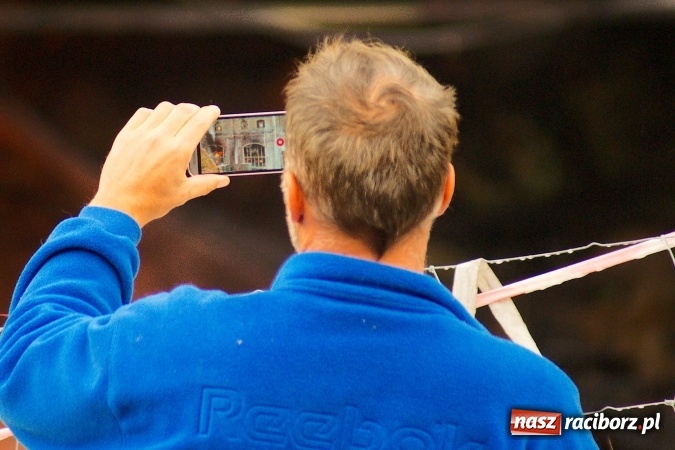 Zdjęcie w galerii na portalu naszraciborz.pl: Ogromny pożar hali przy ul. Zakładowej w Raciborzu Brzeziu. Byliśmy na miejscu od początku akcji. FOTO I WIDEO wiadomości z regionu