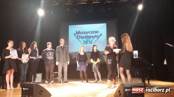 Zdjęcie w galerii na portalu naszraciborz.pl: Wokaliści Mirażu na festiwalu piosenki w Katowicach wiadomości z regionu