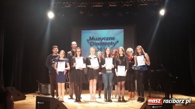 Zdjęcie w galerii na portalu naszraciborz.pl: Wokaliści Mirażu na festiwalu piosenki w Katowicach wiadomości z regionu