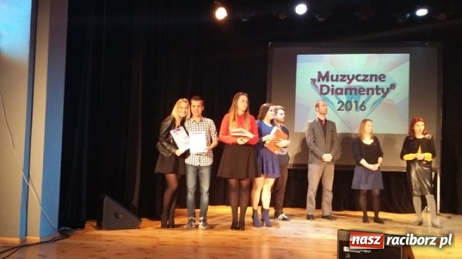 Zdjęcie w galerii na portalu naszraciborz.pl: Wokaliści Mirażu na festiwalu piosenki w Katowicach wiadomości z regionu