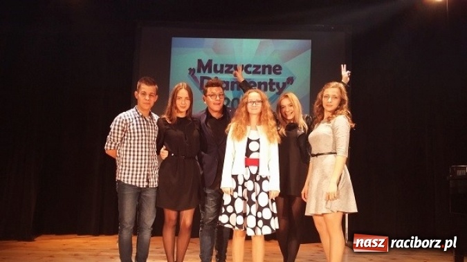 Zdjęcie w galerii na portalu naszraciborz.pl: Wokaliści Mirażu na festiwalu piosenki w Katowicach wiadomości z regionu