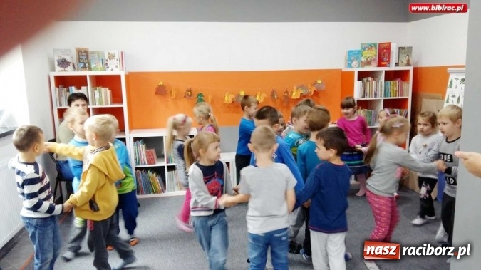 Zdjęcie w galerii na portalu naszraciborz.pl: Jesienne klimaty i spektakl w raciborskiej bibliotece  wiadomości z regionu