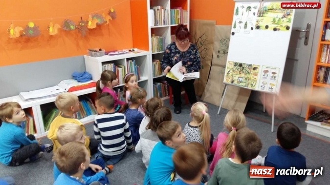 Zdjęcie w galerii na portalu naszraciborz.pl: Jesienne klimaty i spektakl w raciborskiej bibliotece  wiadomości z regionu