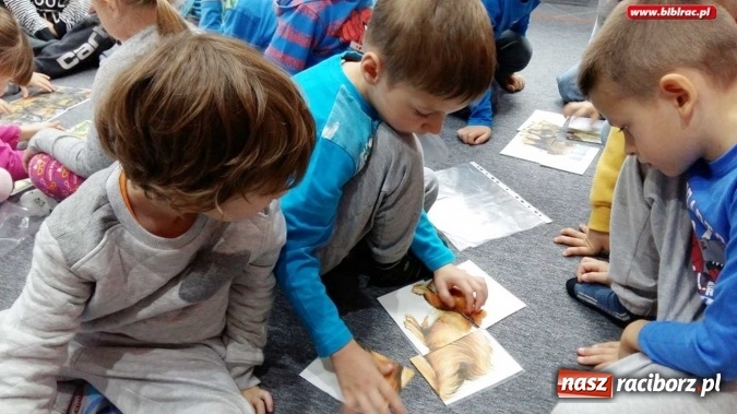 Zdjęcie w galerii na portalu naszraciborz.pl: Jesienne klimaty i spektakl w raciborskiej bibliotece  wiadomości z regionu