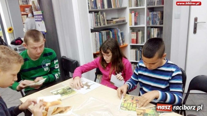 Zdjęcie w galerii na portalu naszraciborz.pl: Jesienne klimaty i spektakl w raciborskiej bibliotece  wiadomości z regionu