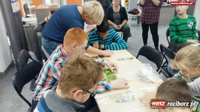 Zdjęcie w galerii na portalu naszraciborz.pl: Jesienne klimaty i spektakl w raciborskiej bibliotece  wiadomości z regionu