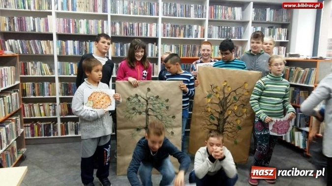 Zdjęcie w galerii na portalu naszraciborz.pl: Jesienne klimaty i spektakl w raciborskiej bibliotece  wiadomości z regionu