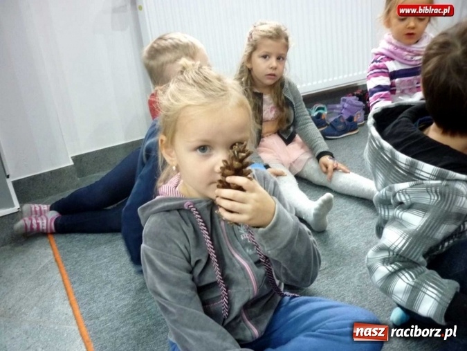 Zdjęcie w galerii na portalu naszraciborz.pl: Jesienne klimaty i spektakl w raciborskiej bibliotece  wiadomości z regionu