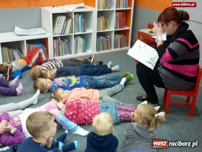 Zdjęcie w galerii na portalu naszraciborz.pl: Jesienne klimaty i spektakl w raciborskiej bibliotece  wiadomości z regionu