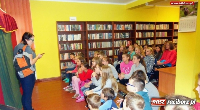 Zdjęcie w galerii na portalu naszraciborz.pl: Jesienne klimaty i spektakl w raciborskiej bibliotece  wiadomości z regionu
