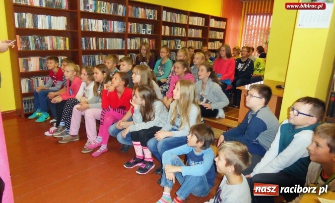 Zdjęcie w galerii na portalu naszraciborz.pl: Jesienne klimaty i spektakl w raciborskiej bibliotece  wiadomości z regionu