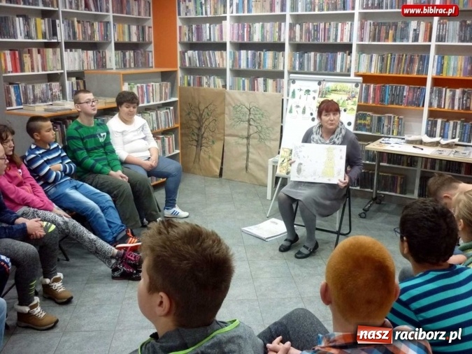 Zdjęcie w galerii na portalu naszraciborz.pl: Jesienne klimaty i spektakl w raciborskiej bibliotece  wiadomości z regionu