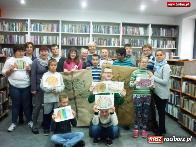 Zdjęcie w galerii na portalu naszraciborz.pl: Jesienne klimaty i spektakl w raciborskiej bibliotece  wiadomości z regionu