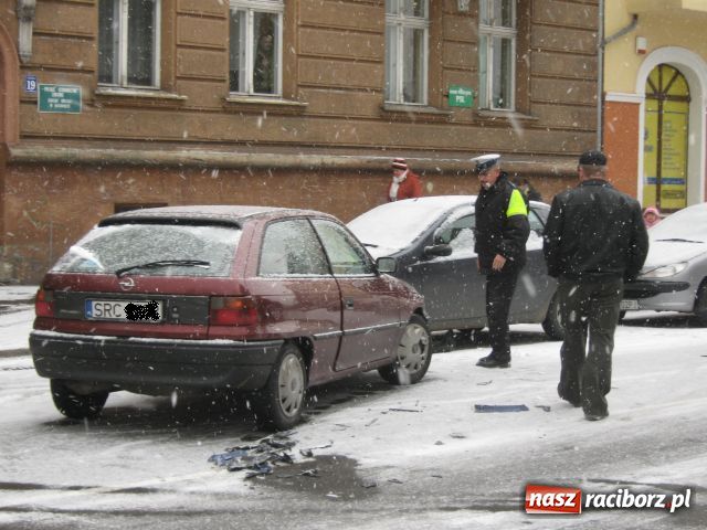 Zdjęcie w galerii na portalu naszraciborz.pl: Kraksa na Staszica wiadomości z regionu