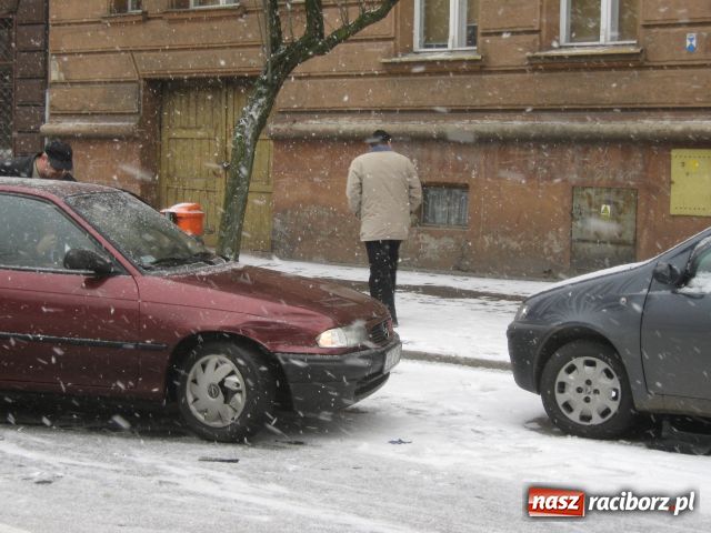 Zdjęcie w galerii na portalu naszraciborz.pl: Kraksa na Staszica wiadomości z regionu