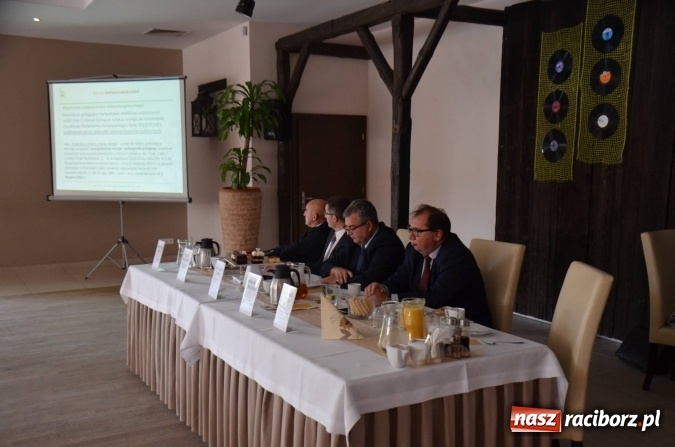 Zdjęcie w galerii na portalu naszraciborz.pl: Udział funduszu w konwencie wójtów, burmistrzów i starostów  wiadomości z regionu