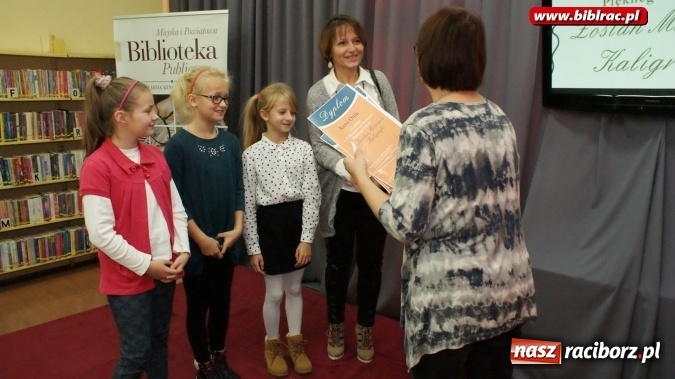 Zdjęcie w galerii na portalu naszraciborz.pl: Być Mistrzem Kaligrafii, czyli IV Powiatowy Konkurs Pięknego Pisania w bibliotece wiadomości z regionu