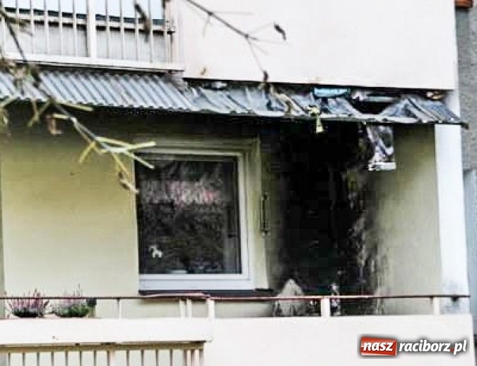 Zdjęcie w galerii na portalu naszraciborz.pl: Pożar na Ocickiej. Na balkonie bloku paliły się śmieci wiadomości z regionu