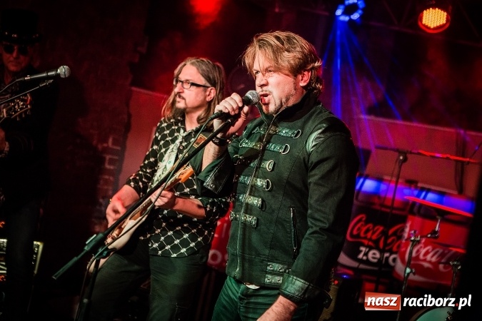 Zdjęcie w galerii na portalu naszraciborz.pl: Michał Milowicz i Chłopaki nie płacą zagrali w Piwnicy wiadomości z regionu