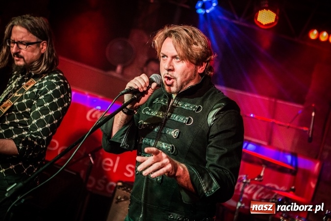 Zdjęcie w galerii na portalu naszraciborz.pl: Michał Milowicz i Chłopaki nie płacą zagrali w Piwnicy wiadomości z regionu