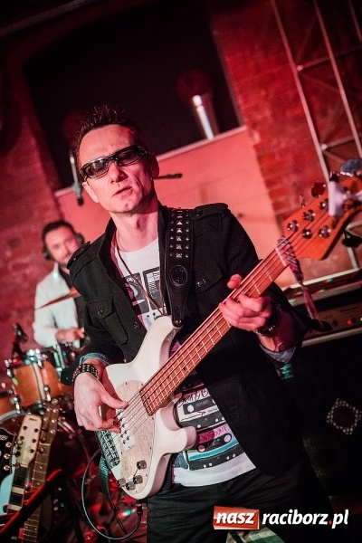 Zdjęcie w galerii na portalu naszraciborz.pl: Michał Milowicz i Chłopaki nie płacą zagrali w Piwnicy wiadomości z regionu