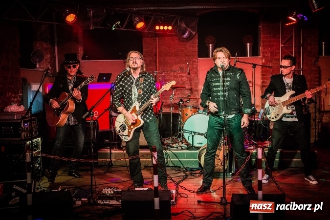 Zdjęcie w galerii na portalu naszraciborz.pl: Michał Milowicz i Chłopaki nie płacą zagrali w Piwnicy wiadomości z regionu