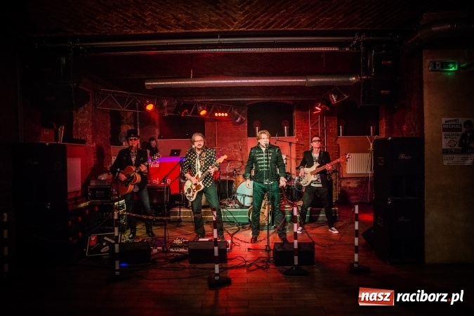 Zdjęcie w galerii na portalu naszraciborz.pl: Michał Milowicz i Chłopaki nie płacą zagrali w Piwnicy wiadomości z regionu