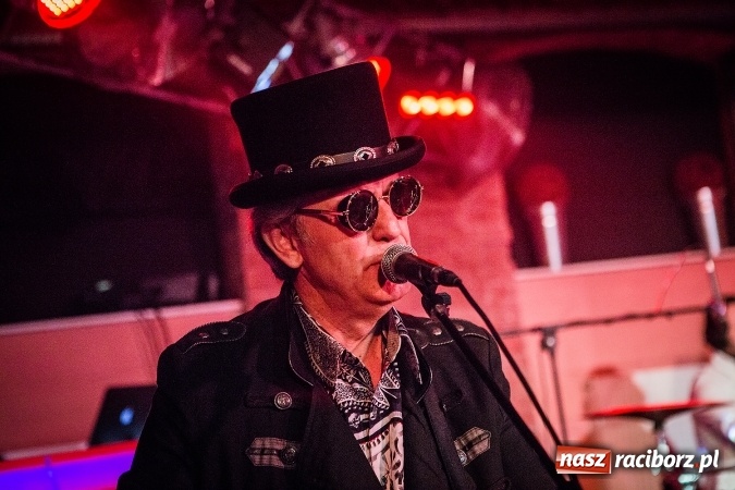 Zdjęcie w galerii na portalu naszraciborz.pl: Michał Milowicz i Chłopaki nie płacą zagrali w Piwnicy wiadomości z regionu