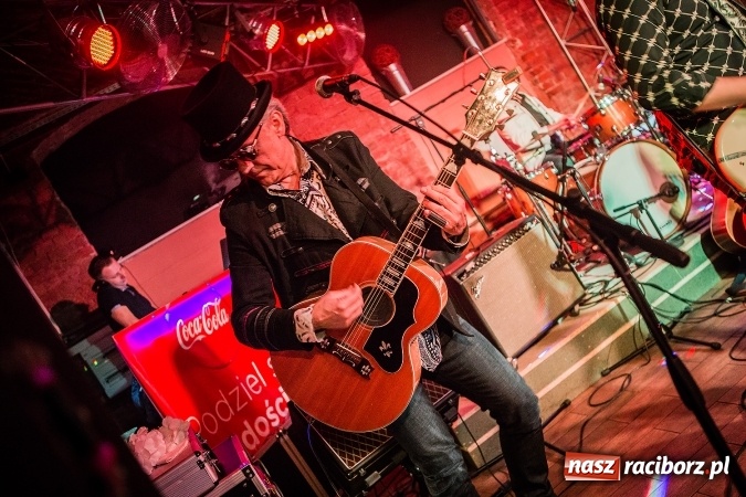 Zdjęcie w galerii na portalu naszraciborz.pl: Michał Milowicz i Chłopaki nie płacą zagrali w Piwnicy wiadomości z regionu